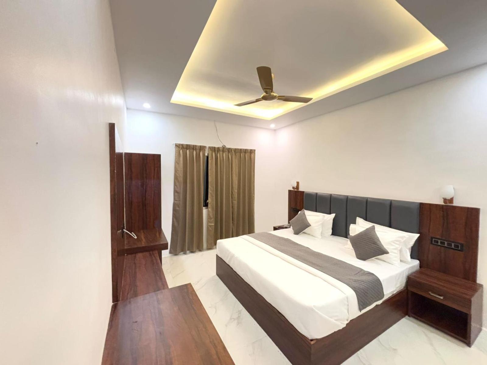Hotel Omkar Palace Ayodhya Ngoại thất bức ảnh