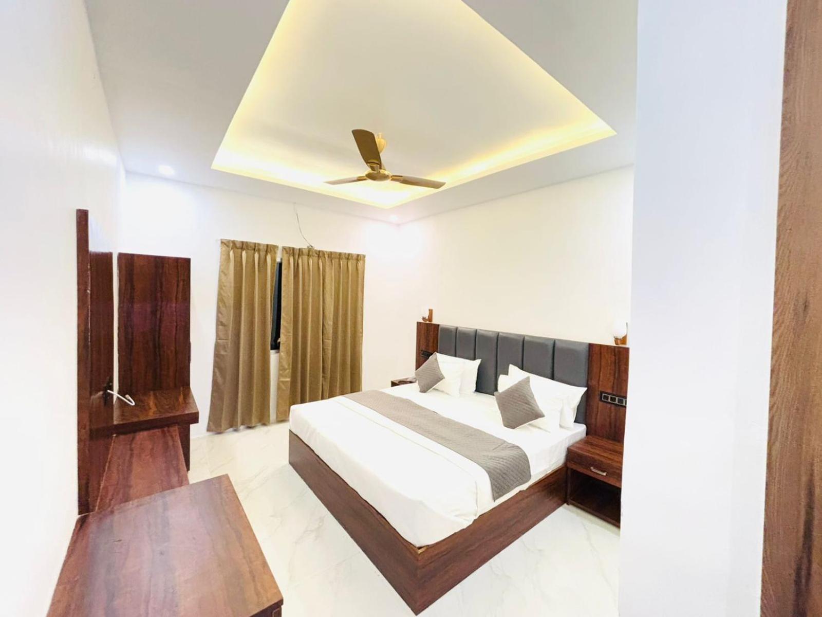 Hotel Omkar Palace Ayodhya Ngoại thất bức ảnh