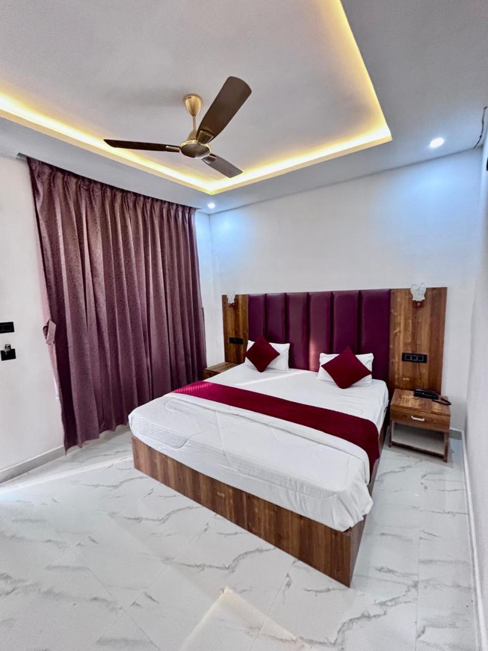 Hotel Omkar Palace Ayodhya Ngoại thất bức ảnh
